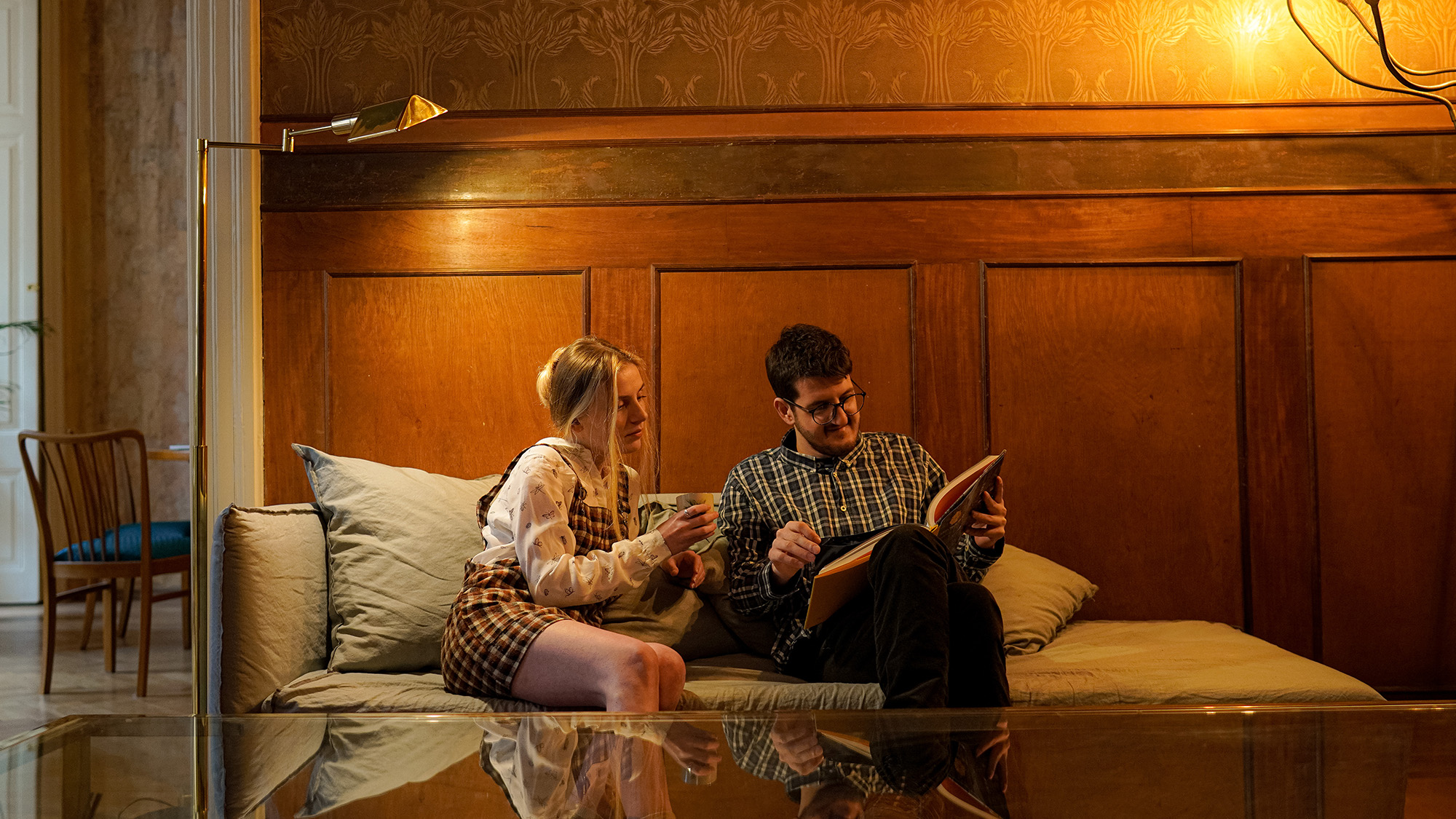 sofa_phone
